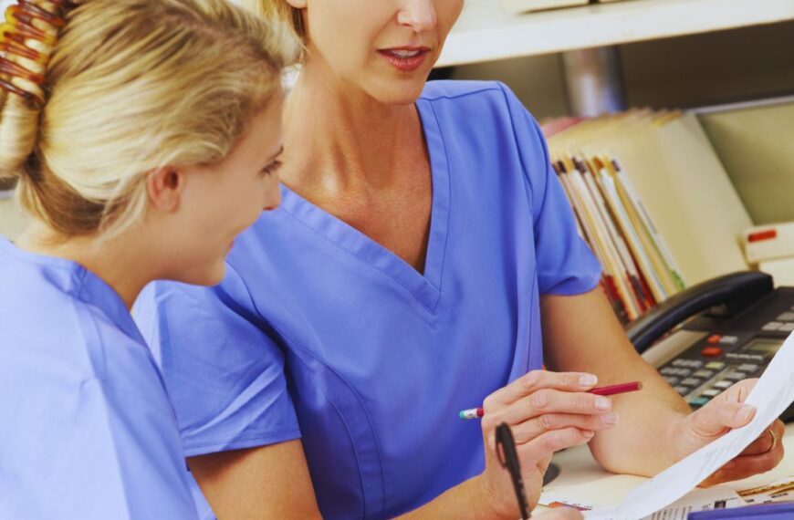 Por qué la Enfermería sigue siendo una profesión mayoritariamente de mujeres